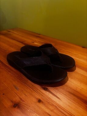 Men's Black Leather Flip-Flop Sandals0204